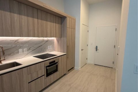 Снять в аренду кондоминиум в Майами, Флорида 1 спальня, 72.84м2, № 2067717 - фото 3