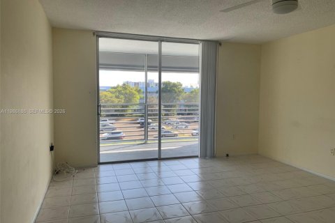 Снять в аренду кондоминиум в Норт-Майами-Бич, Флорида 1 спальня, 75.44м2, № 2058302 - фото 9