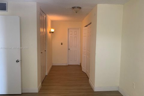 Снять в аренду кондоминиум в Норт-Майами-Бич, Флорида 1 спальня, 75.44м2, № 2058302 - фото 8