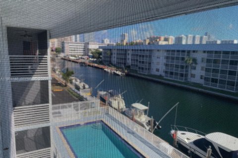 Снять в аренду кондоминиум в Норт-Майами-Бич, Флорида 1 спальня, 75.44м2, № 2058302 - фото 4