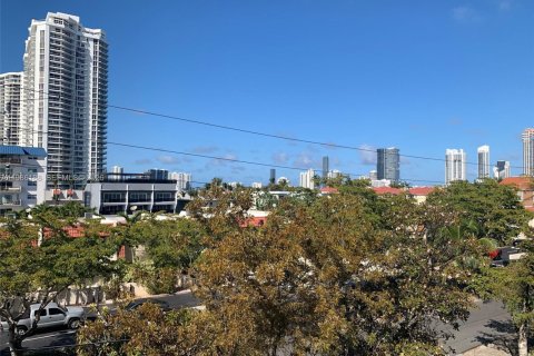 Кондоминиум с 1 спальней в Норт-Майами-Бич, Флорида № 2058302