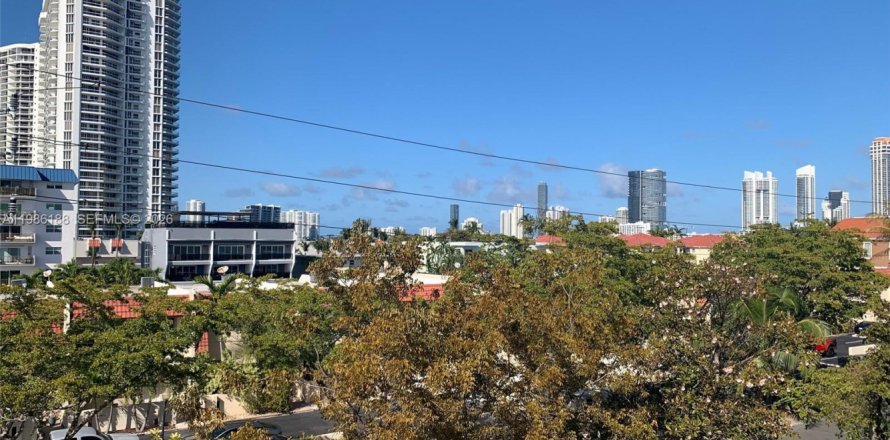 Кондоминиум с 1 спальней в Норт-Майами-Бич, Флорида № 2058302