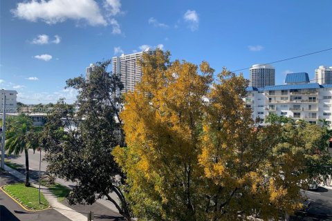 Снять в аренду кондоминиум в Норт-Майами-Бич, Флорида 1 спальня, 75.44м2, № 2058302 - фото 3