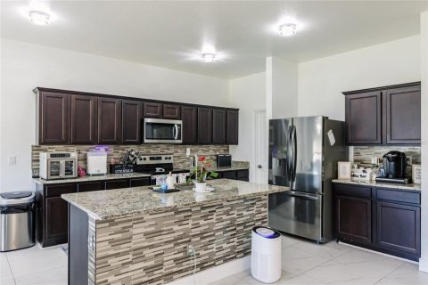 House in Seffner, Florida 4 bedrooms, 183.85 sq.m. № 1581939 - photo 10