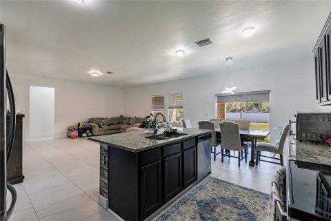 House in Seffner, Florida 4 bedrooms, 183.85 sq.m. № 1581939 - photo 12