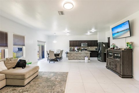House in Seffner, Florida 4 bedrooms, 183.85 sq.m. № 1581939 - photo 6