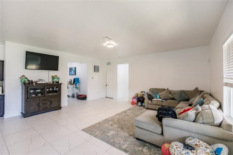 House in Seffner, Florida 4 bedrooms, 183.85 sq.m. № 1581939 - photo 8