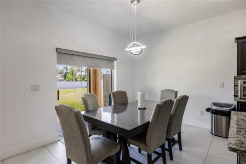 House in Seffner, Florida 4 bedrooms, 183.85 sq.m. № 1581939 - photo 14