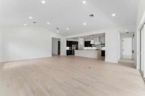 Villa ou maison à vendre à Port St. Lucie, Floride: 3 chambres, 279.82 m2 № 2077498 - photo 21