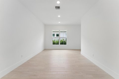 Villa ou maison à vendre à Port St. Lucie, Floride: 3 chambres, 279.82 m2 № 2077498 - photo 8