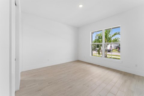 Villa ou maison à vendre à Port St. Lucie, Floride: 3 chambres, 279.82 m2 № 2077498 - photo 5