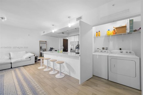 Condominio en alquiler en Miami, Florida, 2 dormitorios, 98.85 m2 № 2001976 - foto 11