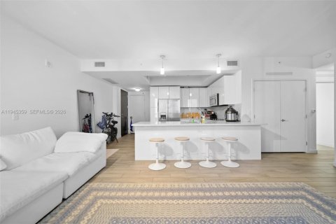 Condominio en alquiler en Miami, Florida, 2 dormitorios, 98.85 m2 № 2001976 - foto 6