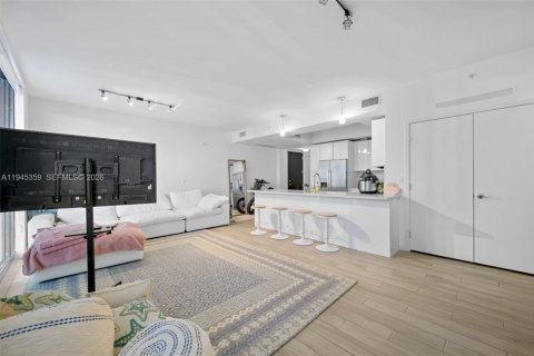 Condominio en alquiler en Miami, Florida, 2 dormitorios, 98.85 m2 № 2001976 - foto 4