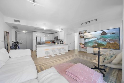 Condominio en alquiler en Miami, Florida, 2 dormitorios, 98.85 m2 № 2001976 - foto 3