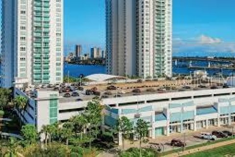 Commercial property in Daytona Beach, Florida № 2098876 - photo 5
