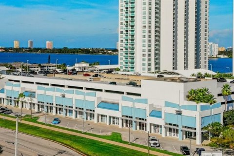Commercial property in Daytona Beach, Florida № 2098876 - photo 8