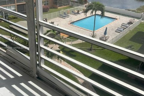 Condo in Sunrise, Florida, 1 bedroom  № 2154385