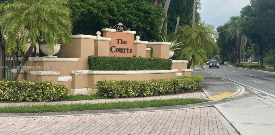 Condominio en Doral, Florida, 3 dormitorios № 1897195