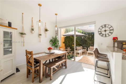 Купить таунхаус в Майами, Флорида 3 спальни, 134.89м2, № 2005746 - фото 10