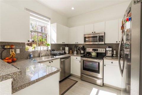 Купить таунхаус в Майами, Флорида 3 спальни, 134.89м2, № 2005746 - фото 12