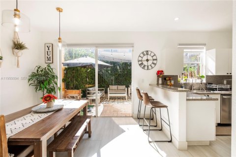 Купить таунхаус в Майами, Флорида 3 спальни, 134.89м2, № 2005746 - фото 11