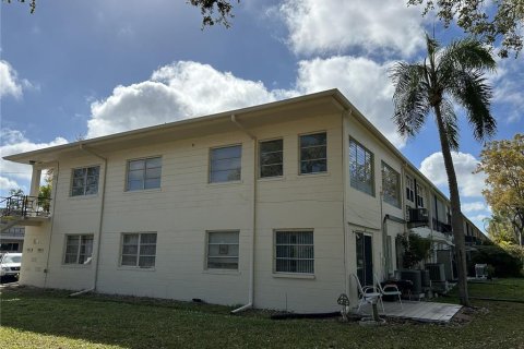 Condominio en venta en Kenneth City, Florida, 2 dormitorios, 81.29 m2 № 2201391 - foto 24