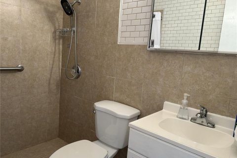 Condominio en venta en Kenneth City, Florida, 2 dormitorios, 81.29 m2 № 2201391 - foto 12