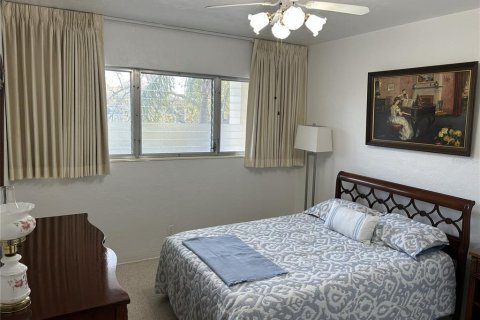 Condominio en venta en Kenneth City, Florida, 2 dormitorios, 81.29 m2 № 2201391 - foto 10