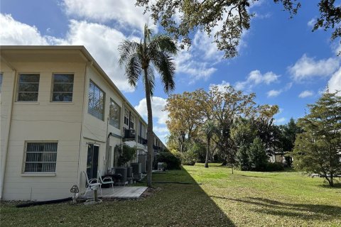 Condominio en venta en Kenneth City, Florida, 2 dormitorios, 81.29 m2 № 2201391 - foto 25