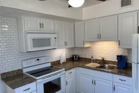 Condominio en venta en Kenneth City, Florida, 2 dormitorios, 81.29 m2 № 2201391 - foto 7