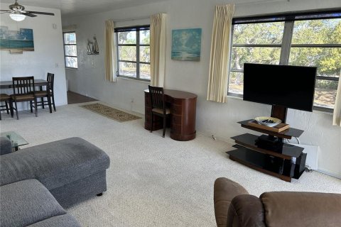 Condominio en venta en Kenneth City, Florida, 2 dormitorios, 81.29 m2 № 2201391 - foto 3