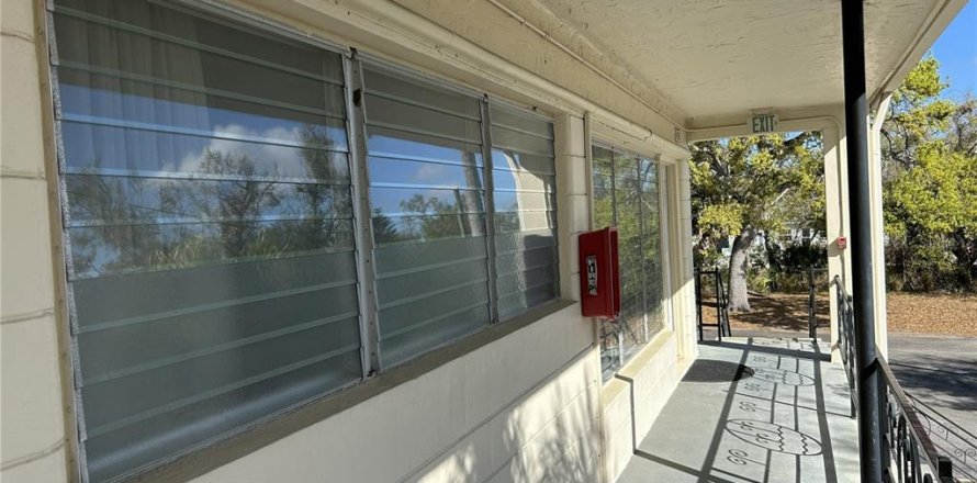 Condominio en Kenneth City, Florida, 2 dormitorios № 2201391