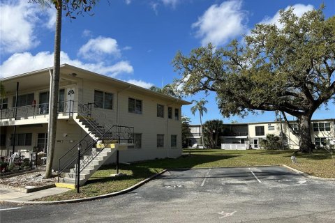 Condominio en venta en Kenneth City, Florida, 2 dormitorios, 81.29 m2 № 2201391 - foto 22