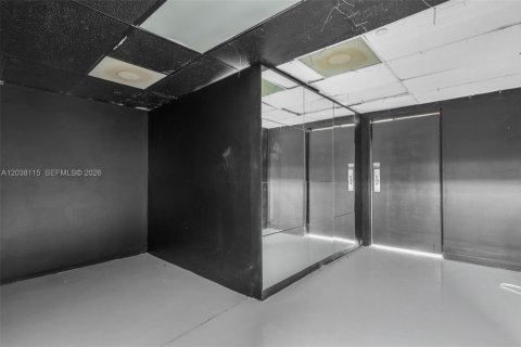 Propiedad comercial en venta en Miami Beach, Florida № 2145794 - foto 13