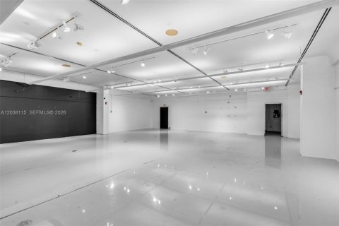 Propiedad comercial en venta en Miami Beach, Florida № 2145794 - foto 19