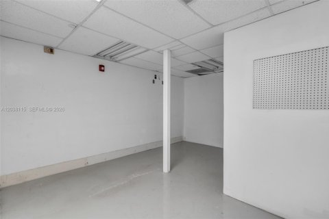 Propiedad comercial en venta en Miami Beach, Florida № 2145794 - foto 8