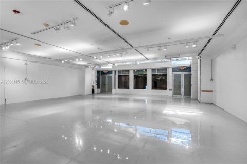 Propiedad comercial en venta en Miami Beach, Florida № 2145794 - foto 23