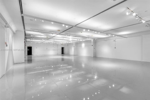 Propiedad comercial en venta en Miami Beach, Florida № 2145794 - foto 17