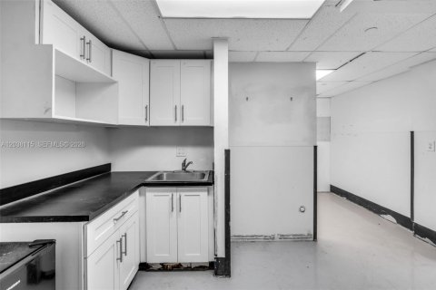 Propiedad comercial en venta en Miami Beach, Florida № 2145794 - foto 27