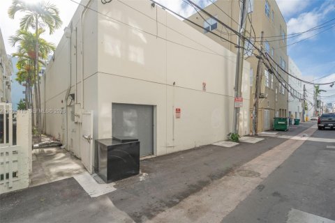 Propiedad comercial en venta en Miami Beach, Florida № 2145794 - foto 11