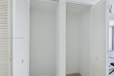 Купить кондоминиум в Майами, Флорида 34.37м2, № 1852430 - фото 22