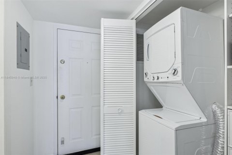 Купить кондоминиум в Майами, Флорида 34.37м2, № 1852430 - фото 21