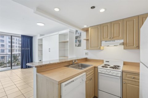 Купить кондоминиум в Майами, Флорида 34.37м2, № 1852430 - фото 13