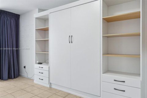 Купить кондоминиум в Майами, Флорида 34.37м2, № 1852430 - фото 29