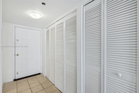 Купить кондоминиум в Майами, Флорида 34.37м2, № 1852430 - фото 18