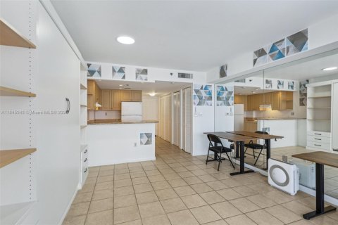 Купить кондоминиум в Майами, Флорида 34.37м2, № 1852430 - фото 17