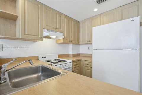Купить кондоминиум в Майами, Флорида 34.37м2, № 1852430 - фото 15