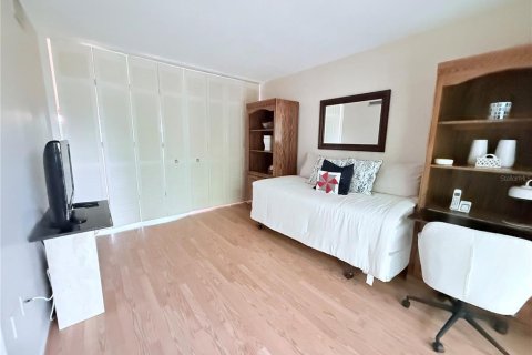 Condo in Bradenton, Florida, 1 bedroom  № 2218007 - photo 10