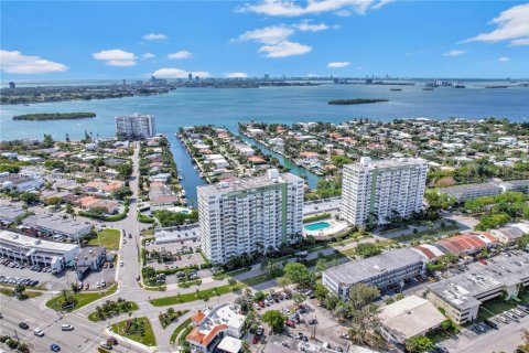 Copropriété à vendre à North Miami, Floride: 1 chambre, 78.6 m2 № 1839663 - photo 1